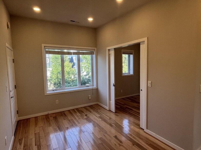 Building Photo - 1247 Penn St NE