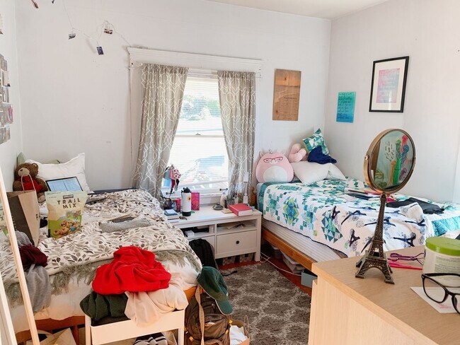 Building Photo - 1021/1023 High St