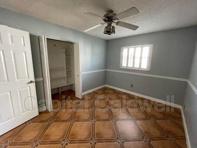 Building Photo - 12813 Starling Dr