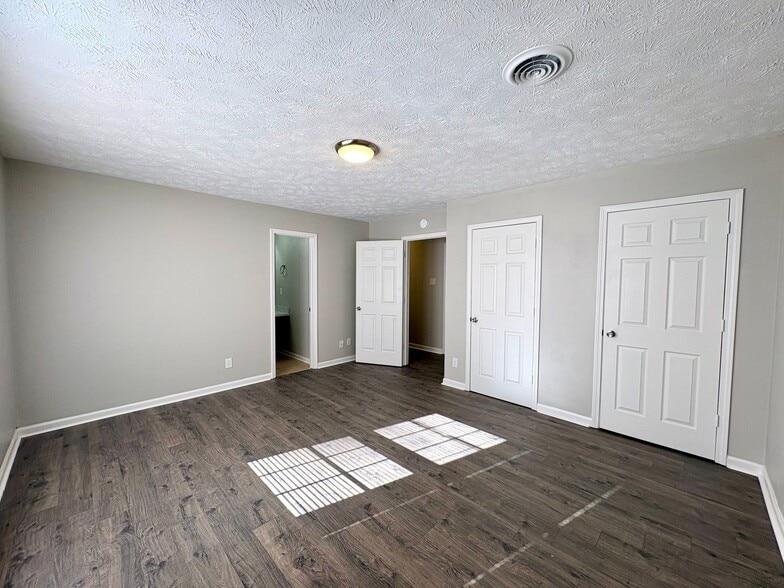 Building Photo - 110 Commanche Trl