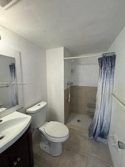 Building Photo - 241 SE 9th Ave