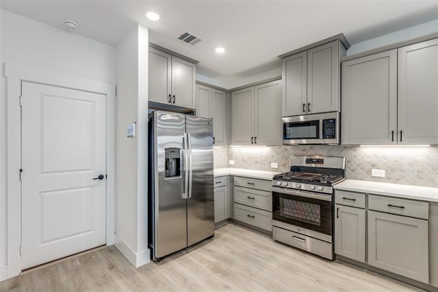 Building Photo - 2558 Campden Mews