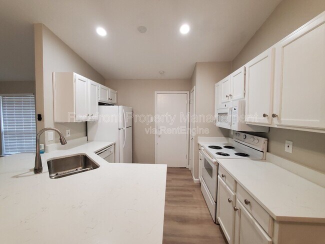 Building Photo - 5715 Lochmoor