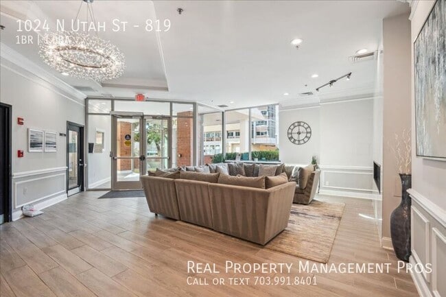 Building Photo - 1024 N Utah St