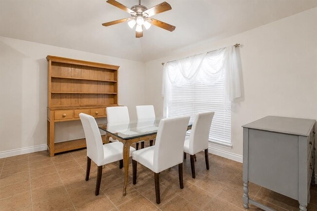 Building Photo - 4869 Del Aire Dr