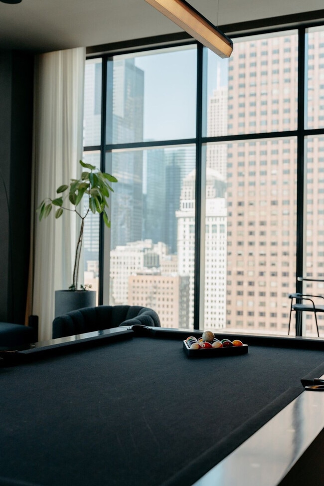 Building Photo - 755 S Clark St