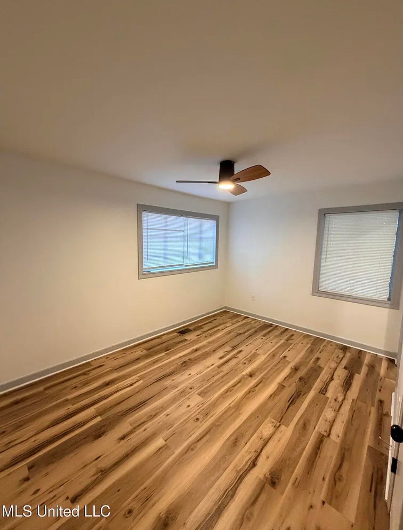 Building Photo - 4352 Ridgewood Cir