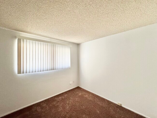 Building Photo - 10464 Larwin Ave