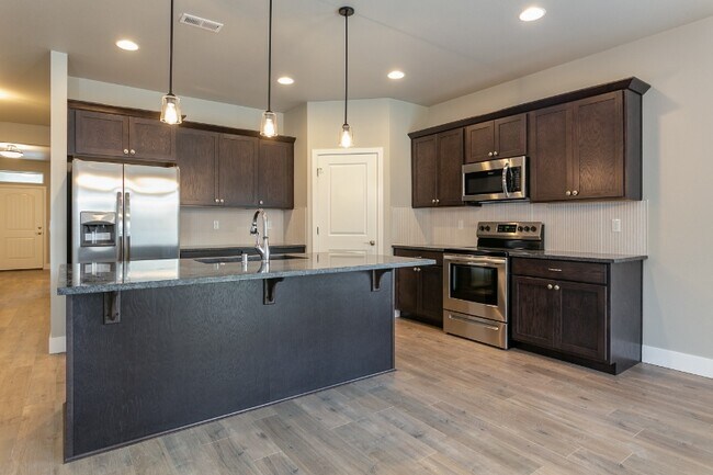 Building Photo - 1094 Chinook Dr