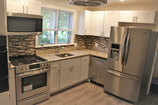 Building Photo - 27 Magoun Ave