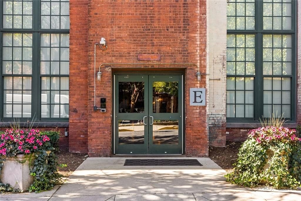 Building Photo - 170 Boulevard NE
