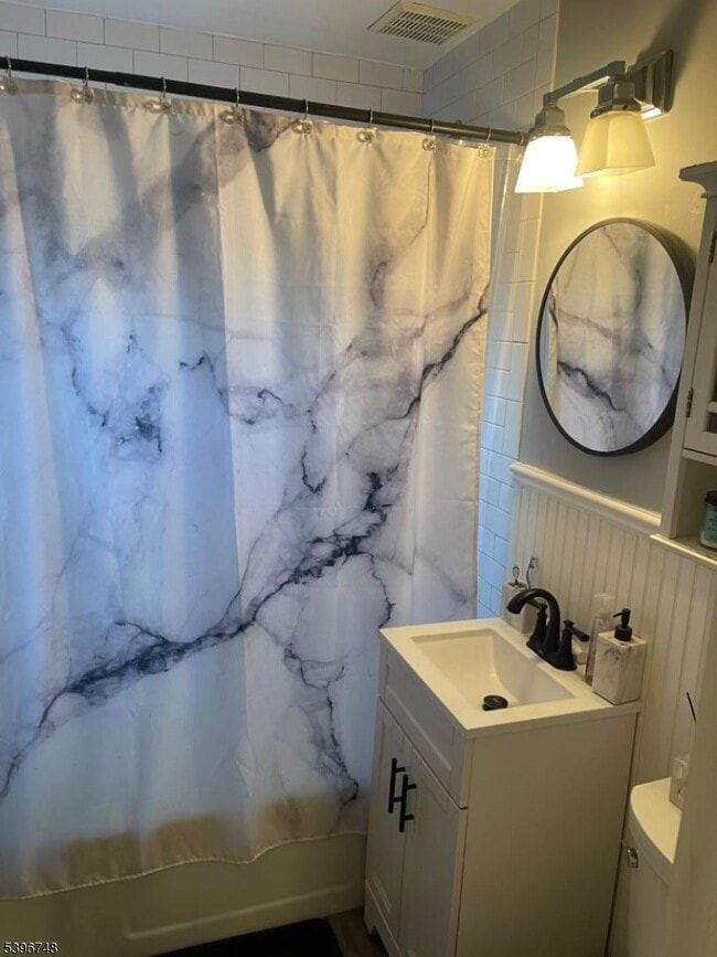 Building Photo - 16 Brookside Ave