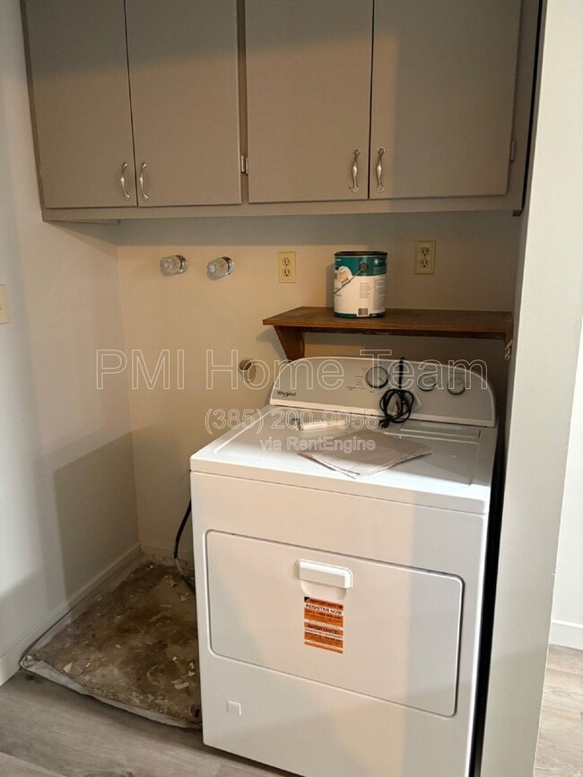 Building Photo - 245 Abrams Way