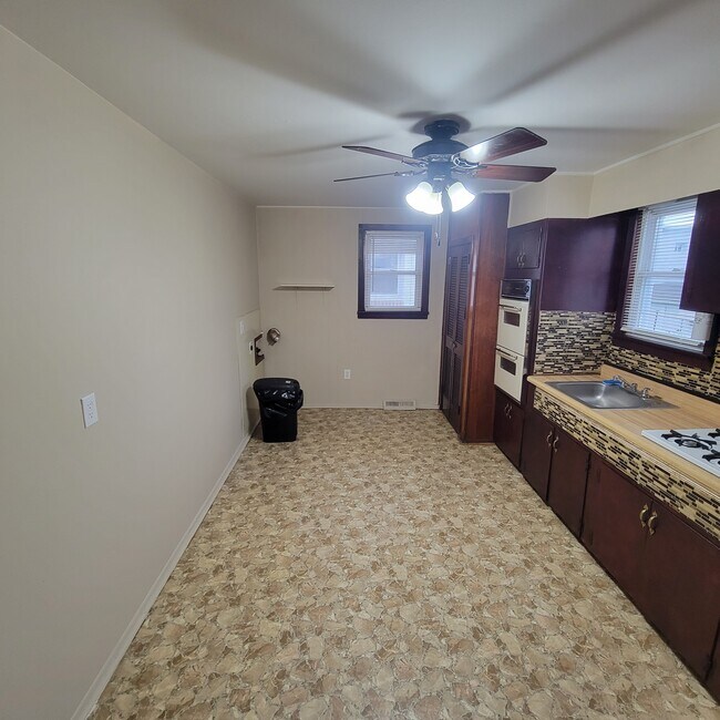 Kitchen - 6 Plum St
