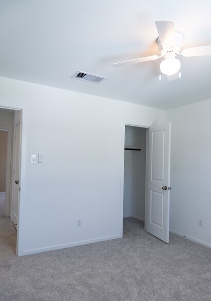 Building Photo - 3018 Mallorca Dr