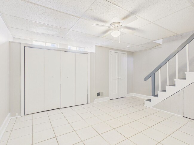 Building Photo - 2 Bedroom Single Family with Bonus Room