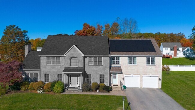 Primary Photo - 31 Blackthorn Dr