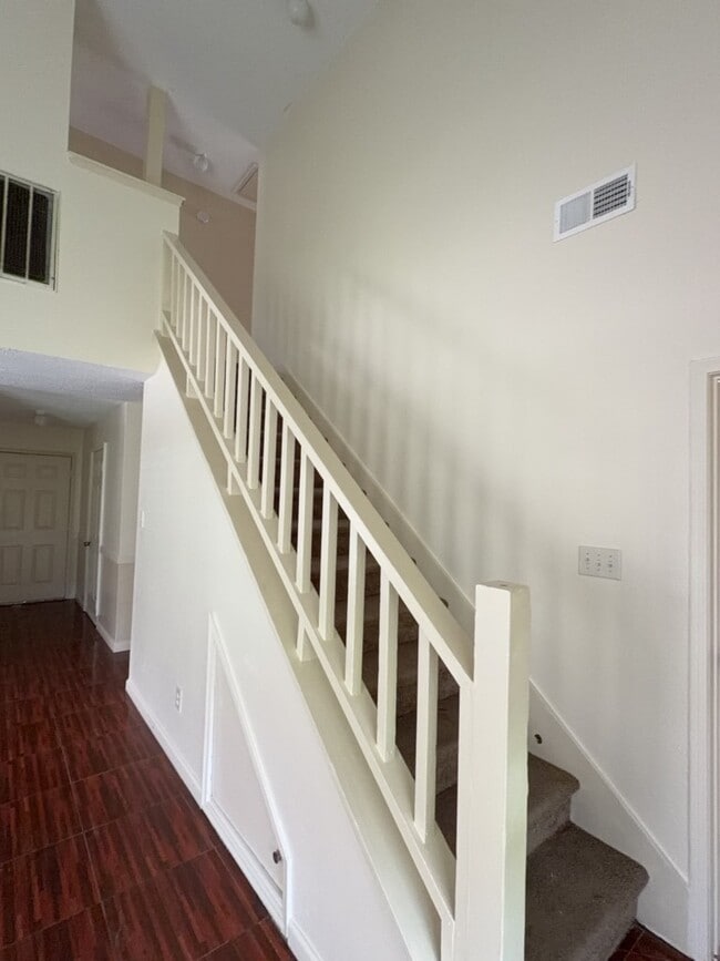 Building Photo - 1527 Lazy Spring Dr