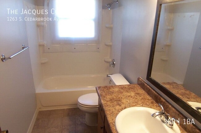 Building Photo - 1263 S Cedarbrook Ave