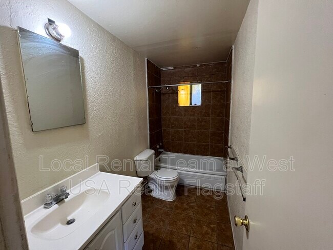 Building Photo - 117 E Ellery Ave