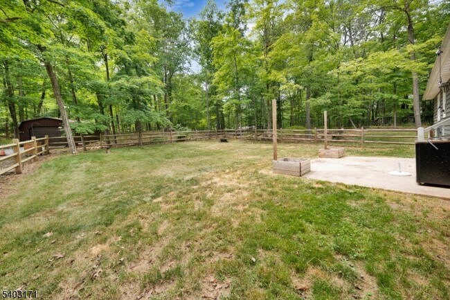 Building Photo - 422 Hollow Rd