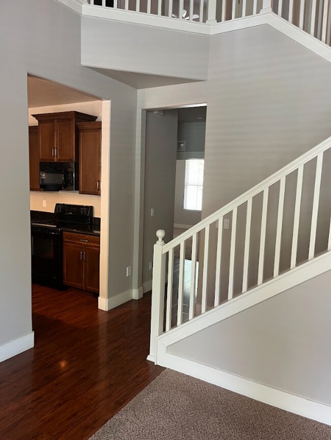 Building Photo - 3 Bedroom/2 Bathroom townhome in South Jordan