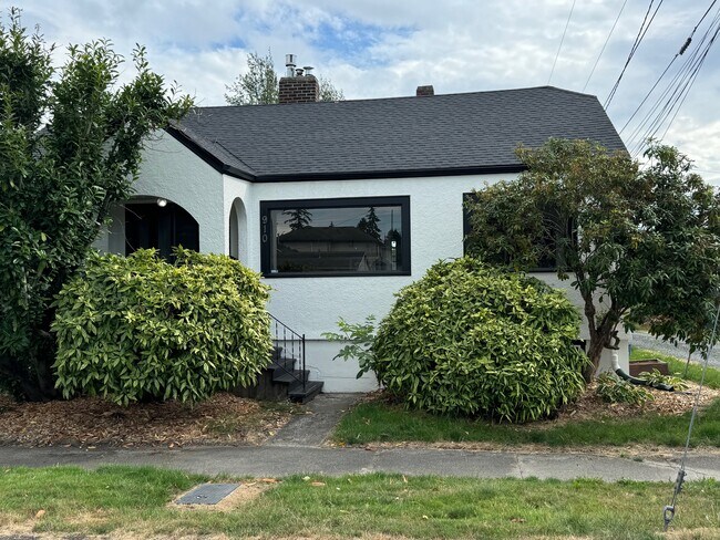 Primary Photo - 910-911 Carolina St