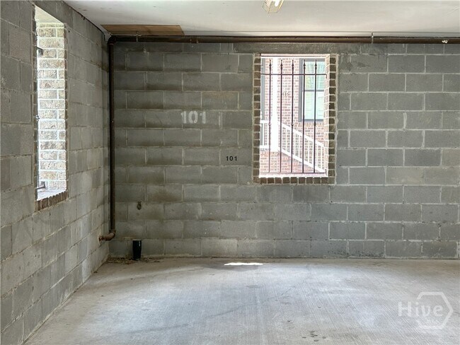 Building Photo - 425 E Mc Donough St