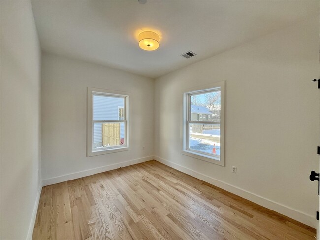 Building Photo - 140 Arlington St