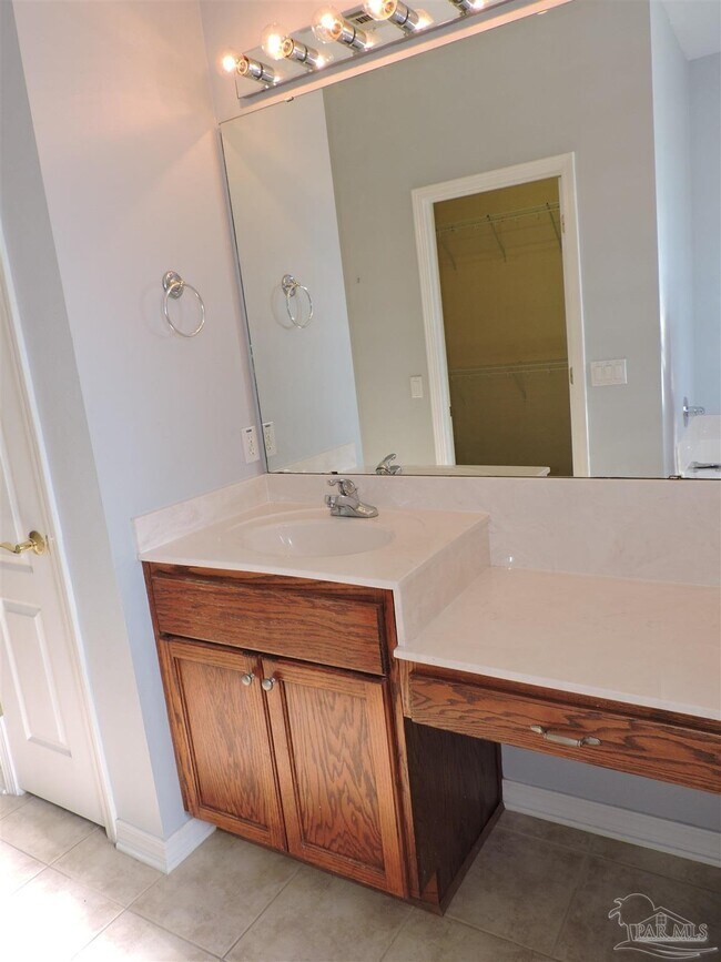 Building Photo - 4986 Vizcaya Dr