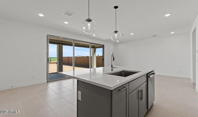 Building Photo - 8018 W Griswold Rd