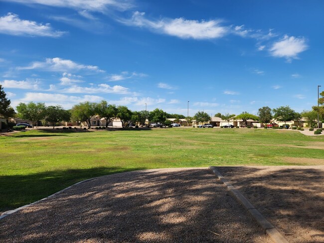 Building Photo - 3 Bedroom Home in Westbank Estates Near E ...