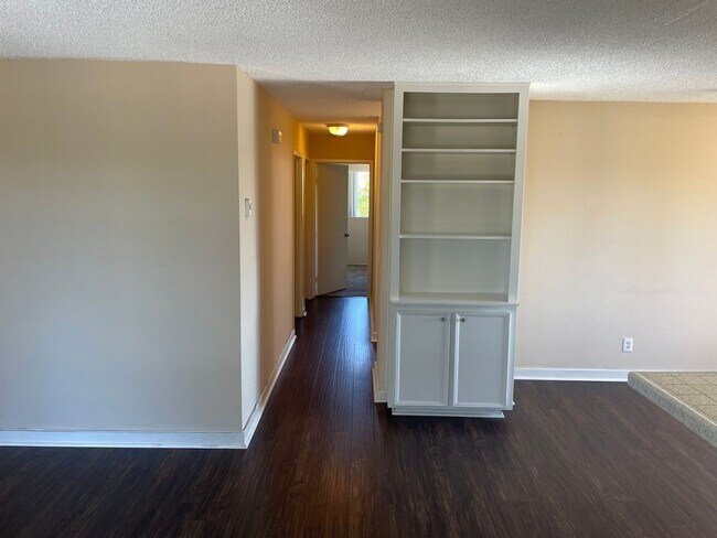 Building Photo - 3 Bed/ 2 Bath Clairemont Mesa