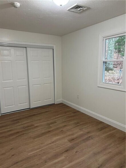 Building Photo - 304 Front St