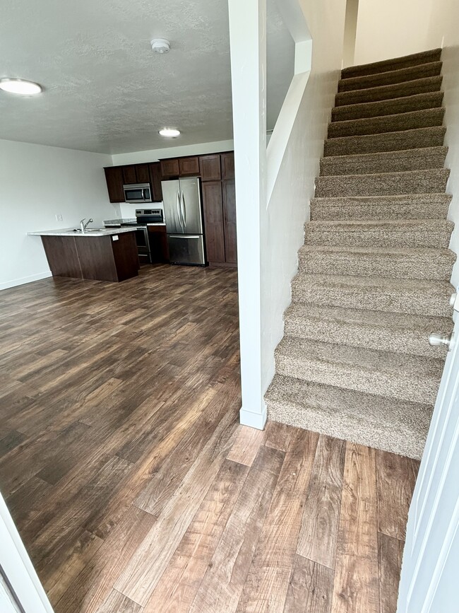 Building Photo - 676 E 550 S