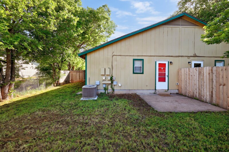 Building Photo - 12302 Dellrey Dr