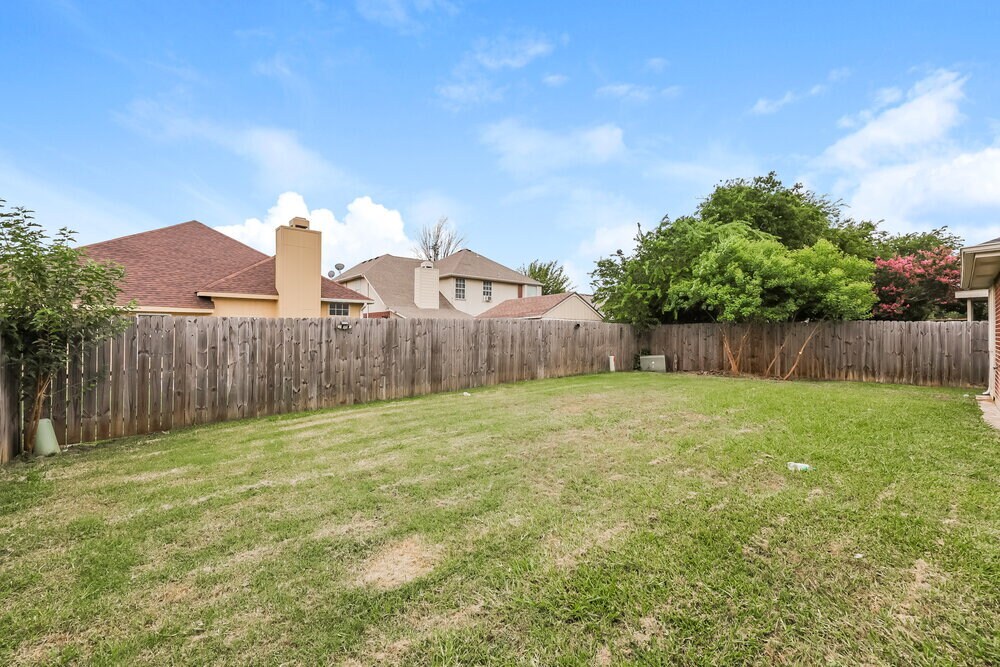 Building Photo - 2613 Clovermeadow Dr