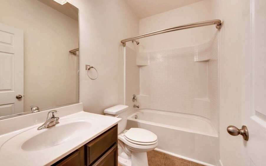 Building Photo - 2027 Pinecrest Dr
