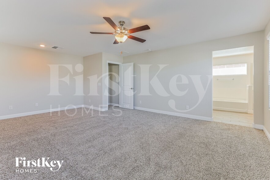 Building Photo - 257 N Sunrise