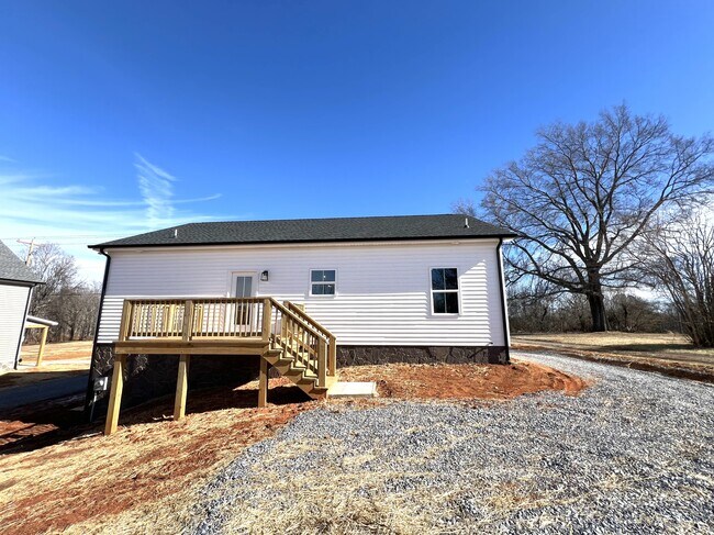 Building Photo - 1346 S Coolwell Rd