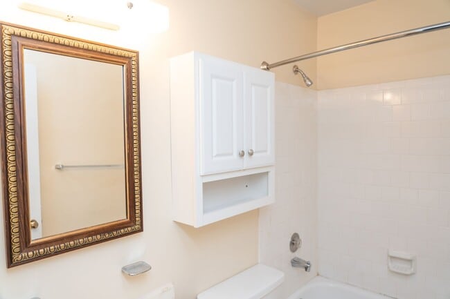 Building Photo - 1054 Cheshire Ct