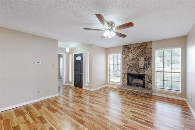 Building Photo - 1900 N Irving Heights Dr