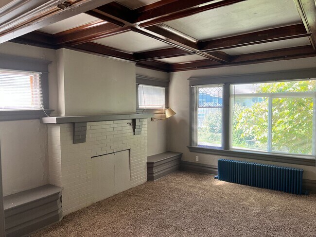 Building Photo - 906 N Garden St