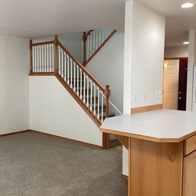 Building Photo - Bright & Spacious Everett Condo – 3 Bed, 2...