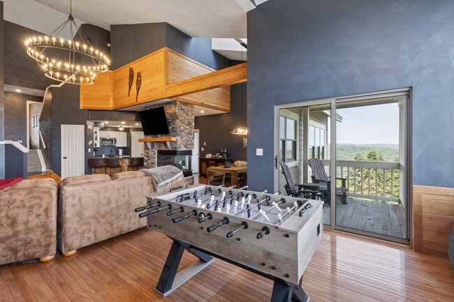 Building Photo - 8120 Stonegate Dr