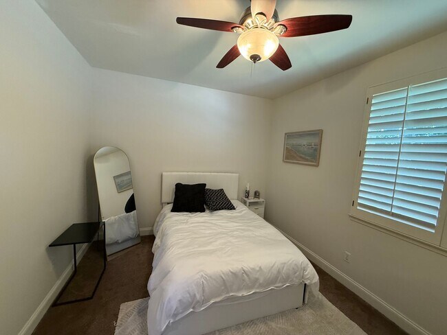 Building Photo - Lovely home in desirable Moorpark neighborhood