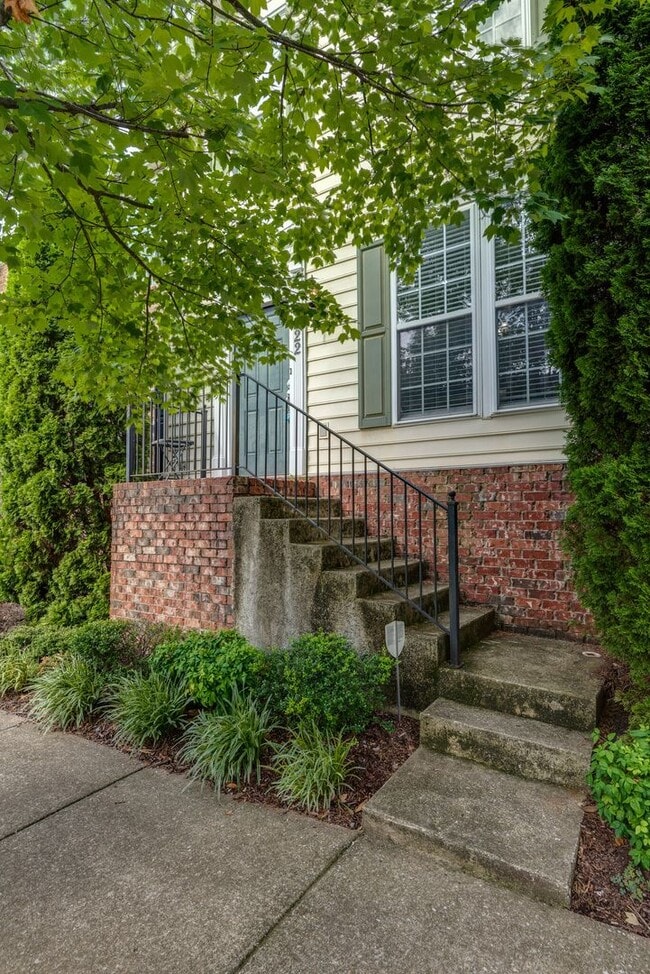 Building Photo - 3-Bed/2.5-Bath in Lenox Village