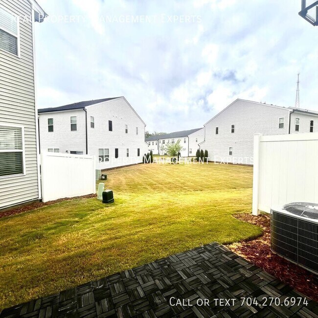 Building Photo - 3162 Hutton Gdns Ln