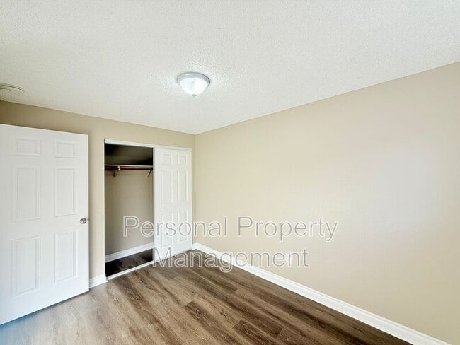 Building Photo - 906 Z St