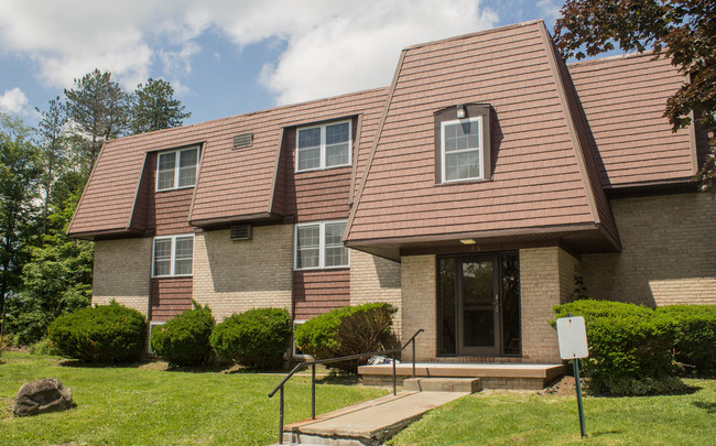 Building Photo - Edinboro Country Square Apartments